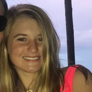 Meet your Posher, Ella